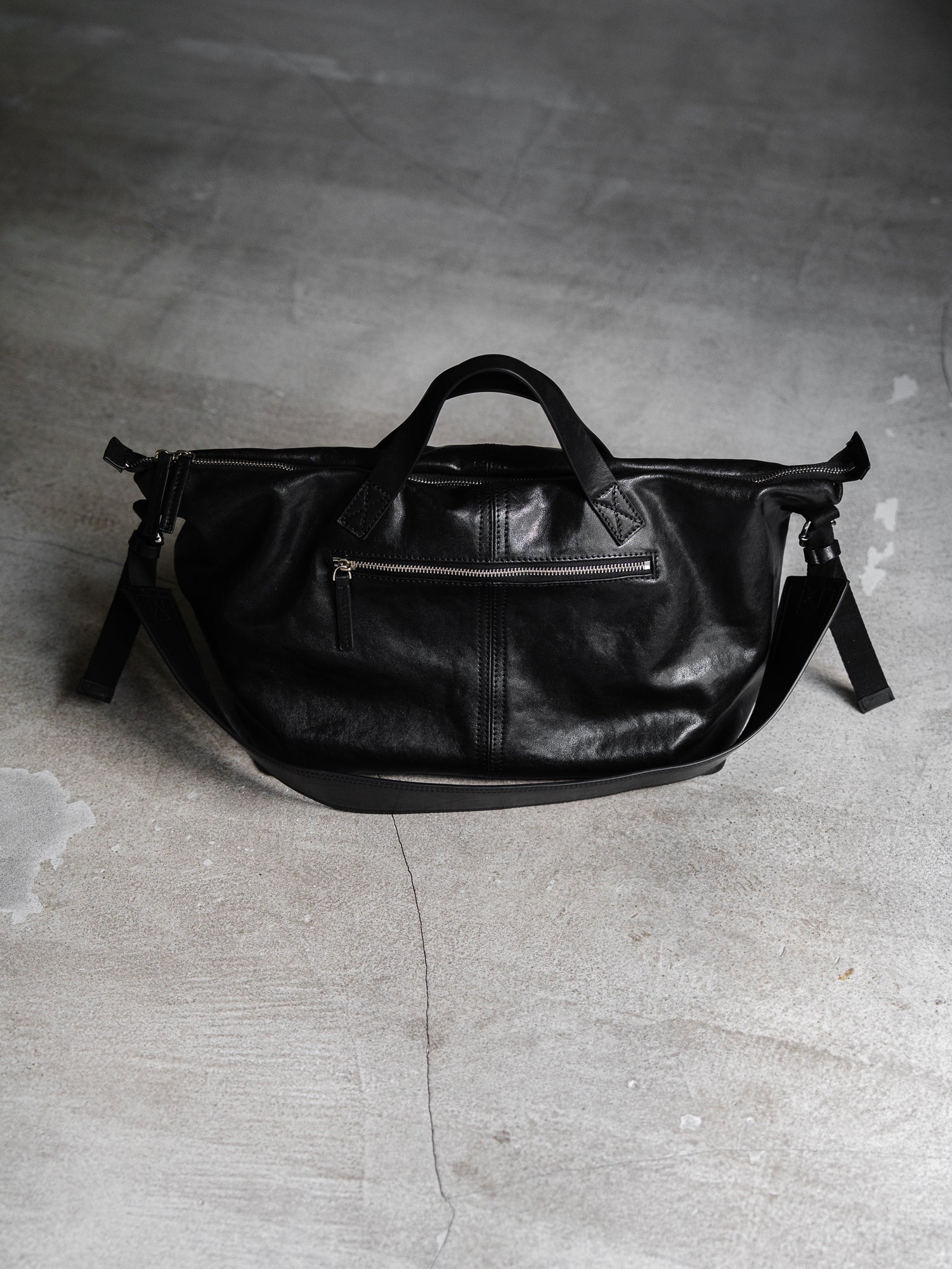 PRY pryground Front Zip Travel Bag シュウト Leather Front Zip Travel Bag – PRY