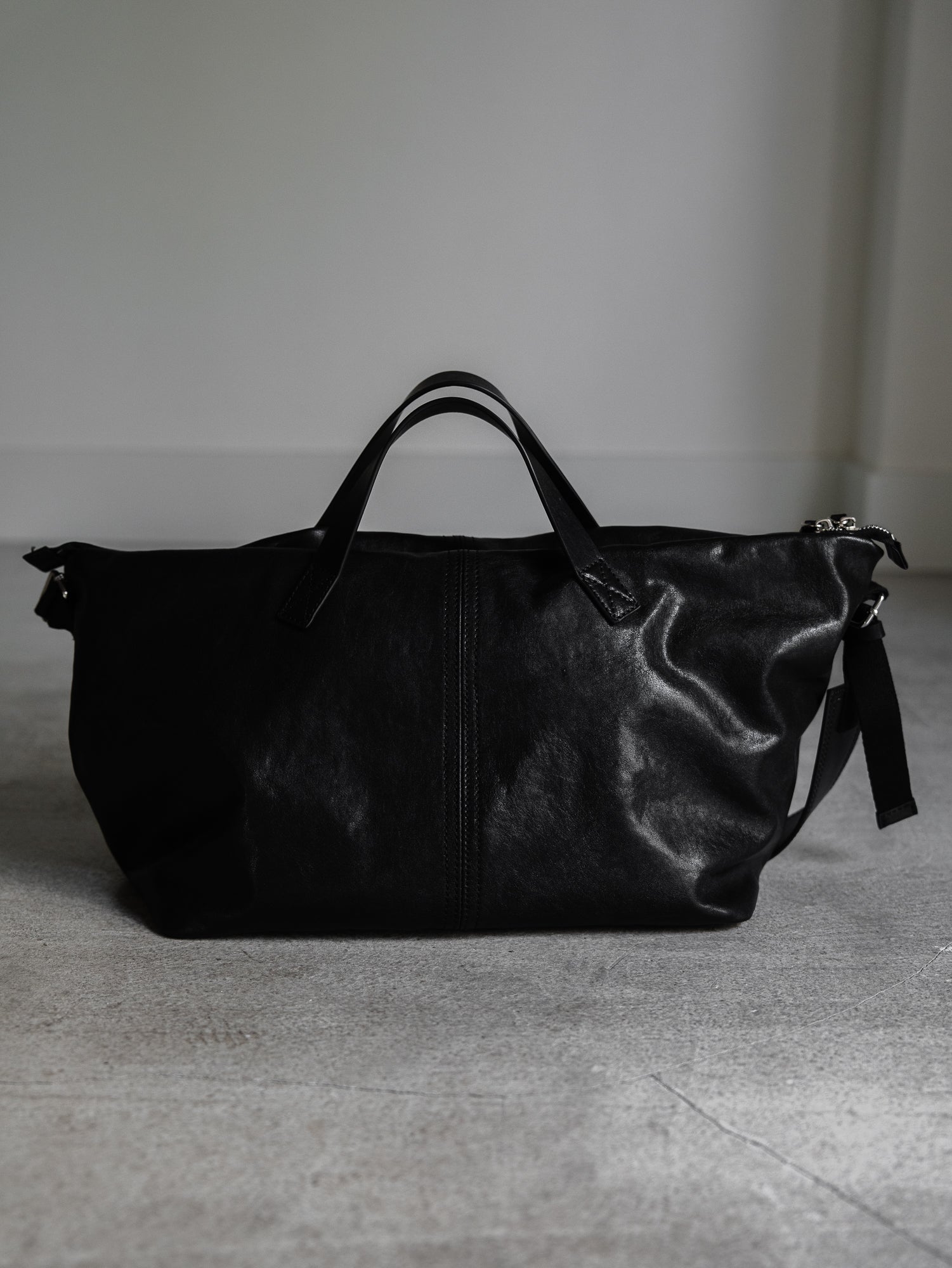 PRY pryground Front Zip Travel Bag シュウト Leather Front Zip Travel Bag – PRY