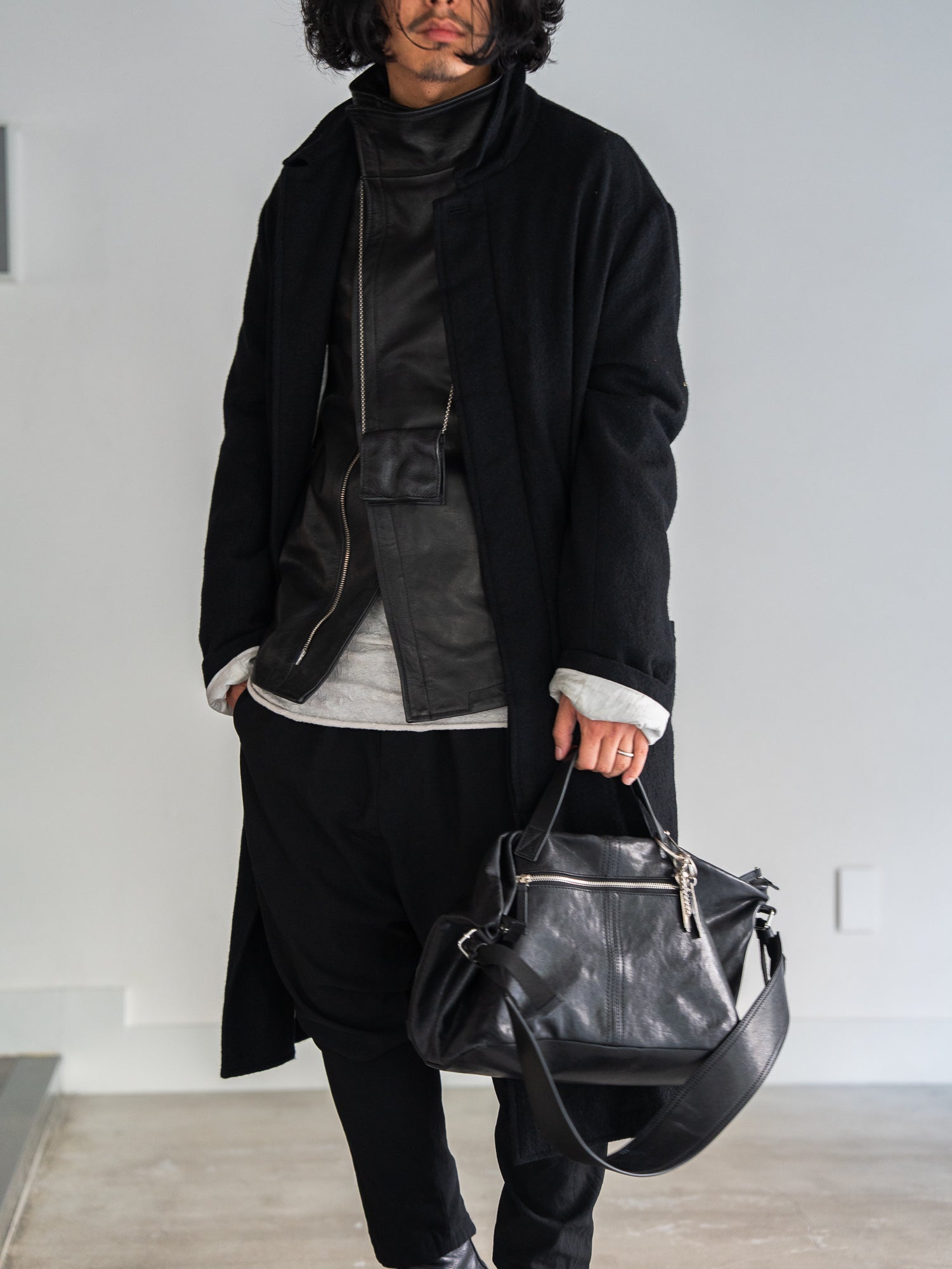 PRY シュウト Front Zip Travel Bag Leather Front Zip Travel Bag – PRY