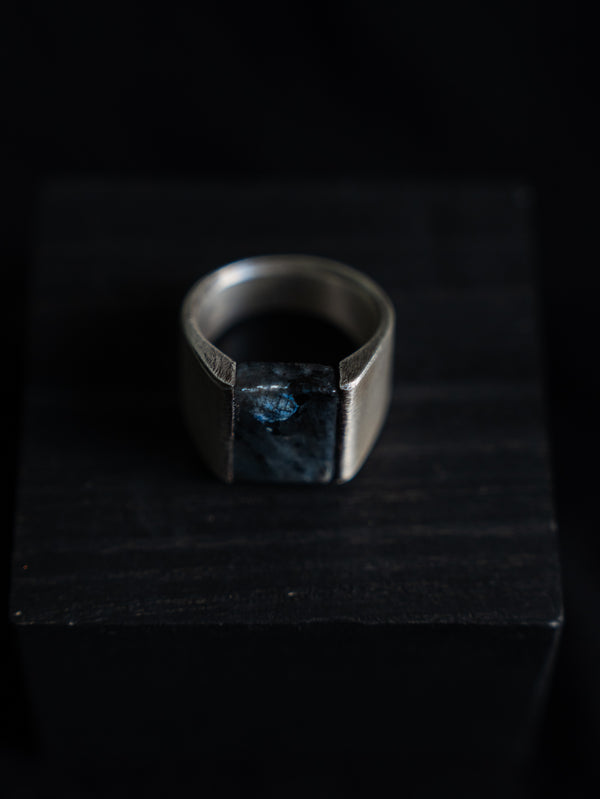 Monolith Ring【BLACK LABRADORITE】