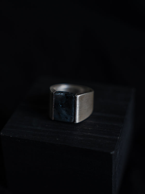 Monolith Ring【BLACK LABRADORITE】