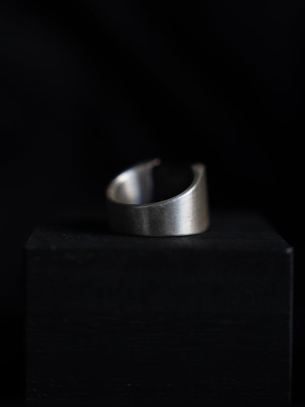 Monolith Ring【BLACK LABRADORITE】