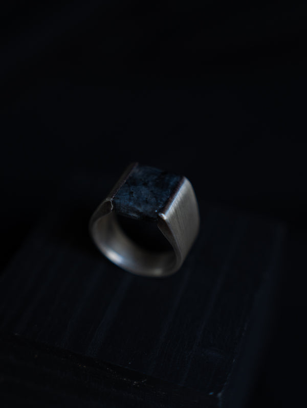 Monolith Ring【BLACK LABRADORITE】