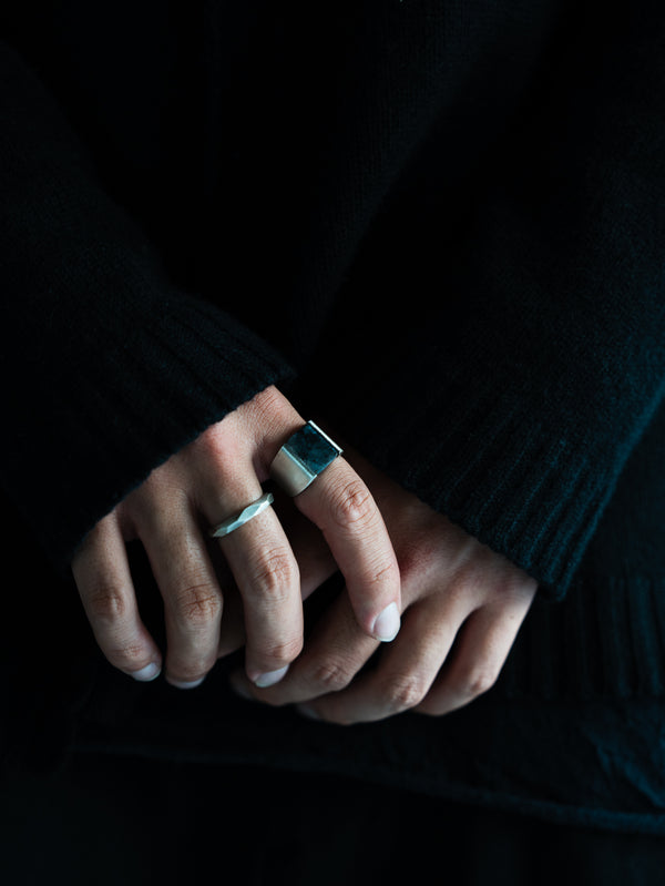 Monolith Ring【BLACK LABRADORITE】