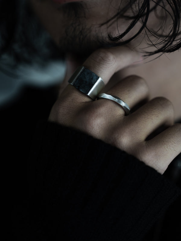 Monolith Ring【BLACK LABRADORITE】