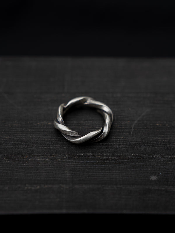 Double Twisted Ring