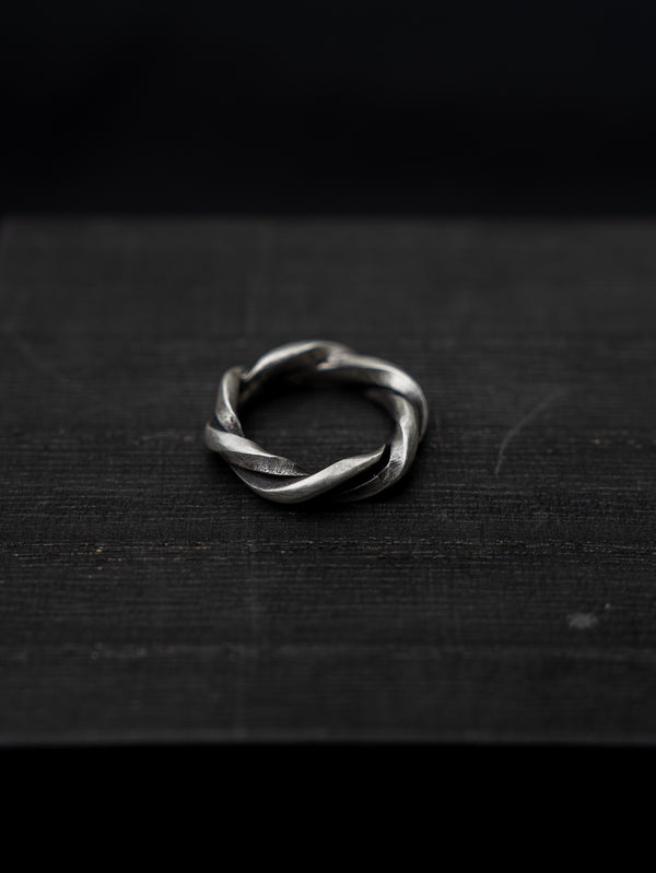 Double Twisted Ring