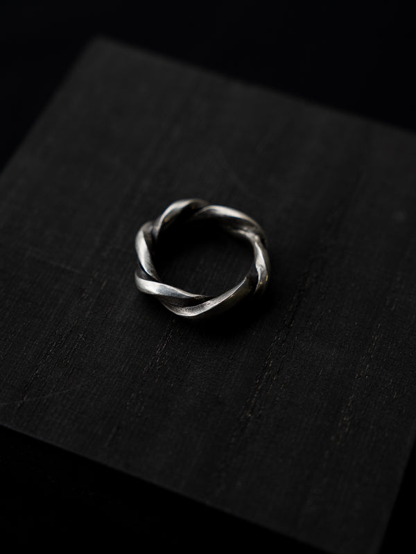 Double Twisted Ring