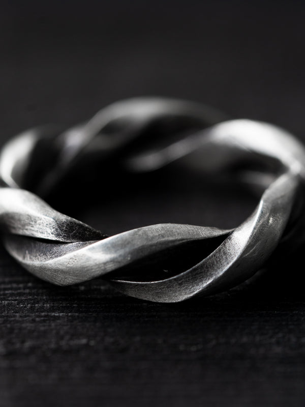 Double Twisted Ring