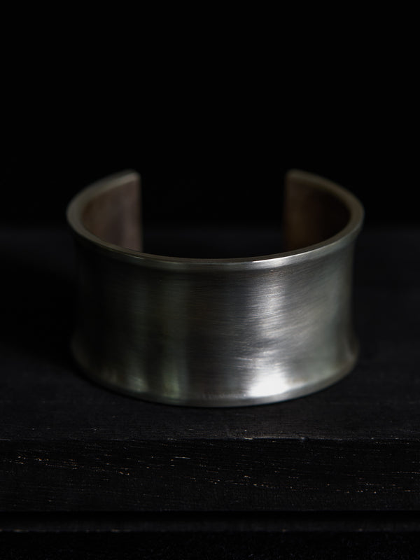 STILL Curve Bangle [xxxl]