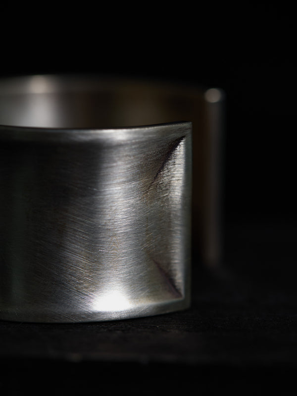 STILL Curve Bangle [xxxl]