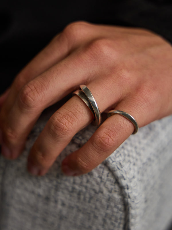 Twist Triangle Ring