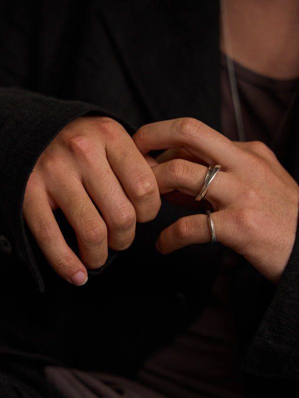 Twist Triangle Ring