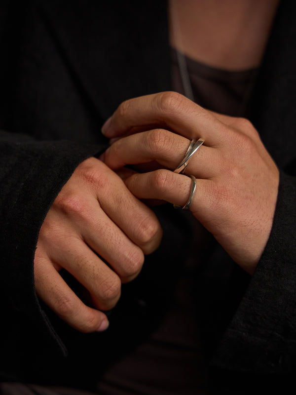 Twist Triangle Ring