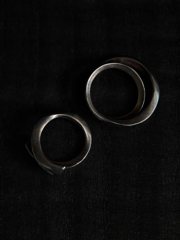 Double Twist Triangle Ring