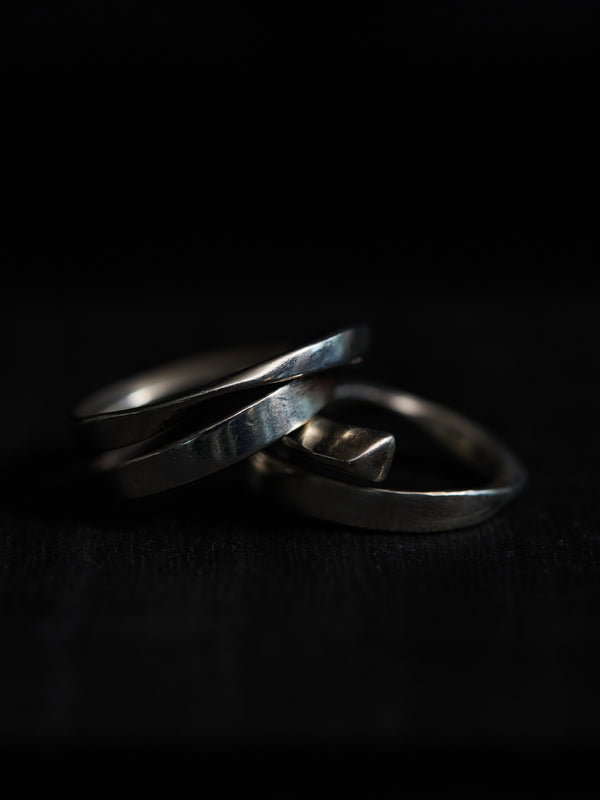 Twist Triangle Ring