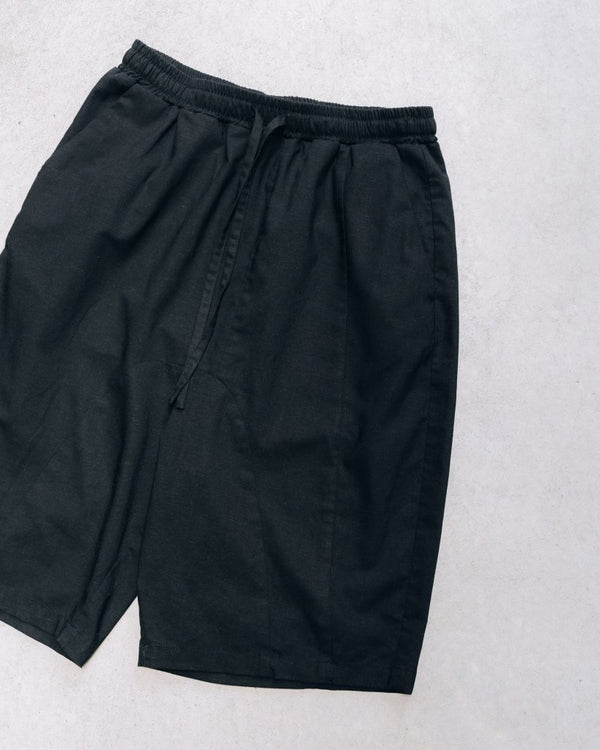 【アーカイブ販売】Black Modern Cut Linen Shorts [for setup] - PRY