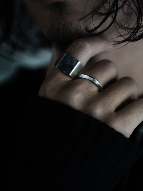 Monolith Ring【BLACK LABRADORITE】 - PRY