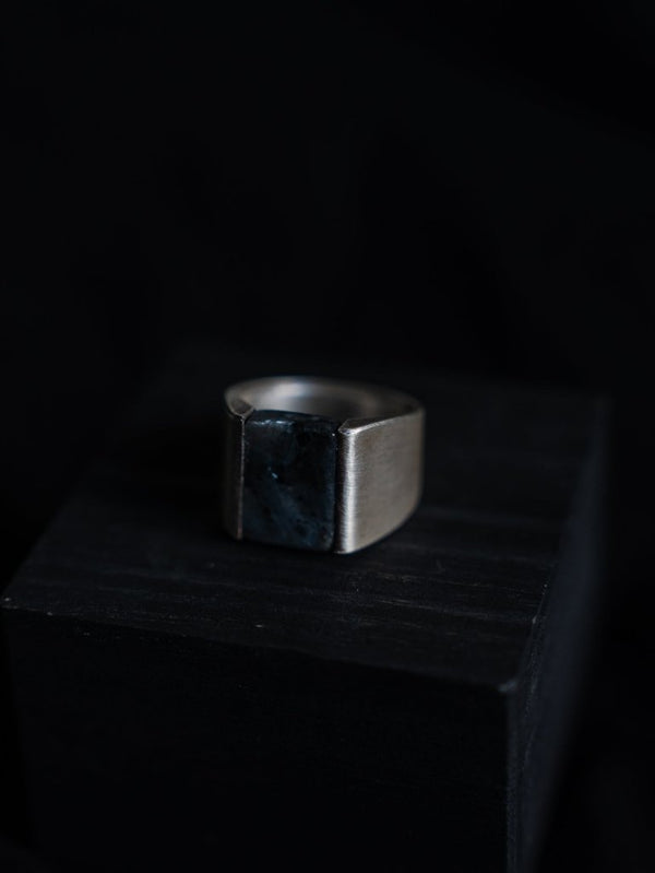 Monolith Ring【BLACK LABRADORITE】 - PRY